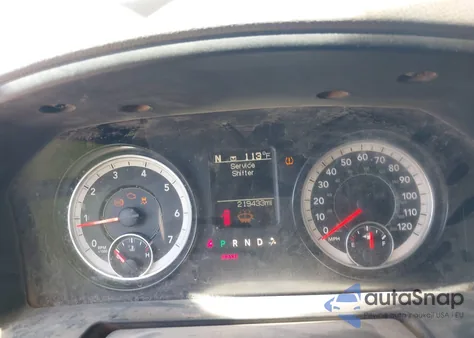 2017 Ram 1500 Slt 4X2 6'4 Box из США, поврежденный, VIN 1C6RR6GG7HS735682